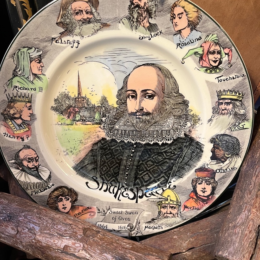 Shakespeare Decorative Collector Plate with Illustrated Portrait